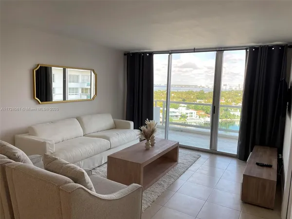 $4,900 | 5151 Collins Avenue, Unit 1722, Miami Beach, FL 33140