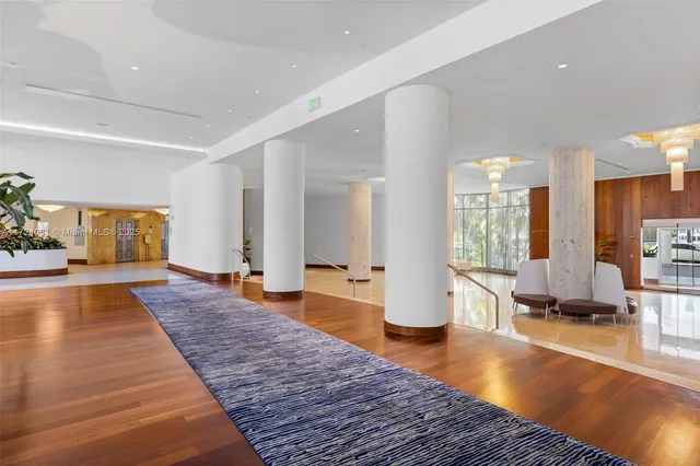 $4,900 | 5151 Collins Avenue, Unit 1722, Miami Beach, FL 33140