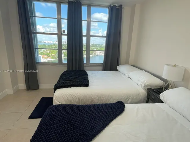 $4,900 | 5151 Collins Avenue, Unit 1722, Miami Beach, FL 33140