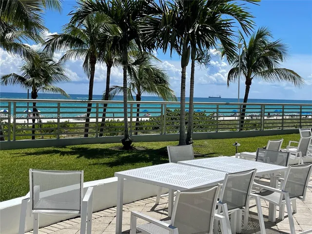 $4,900 | 5151 Collins Avenue, Unit 1722, Miami Beach, FL 33140