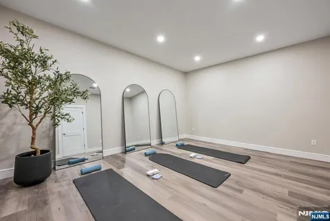 $3,499,000 | 520 Clinton Avenue, Wyckoff, NJ 07481