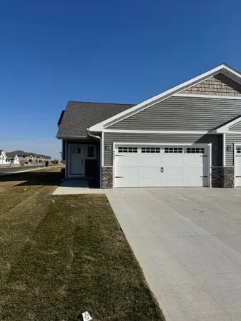$338,900 | 4901 Woodland Pk Drive, Eau Claire, WI 54701