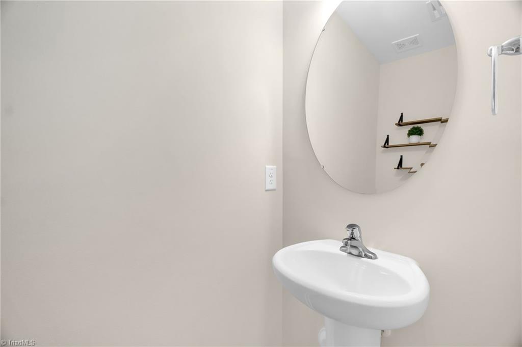 3859 Copperfield Court High Point, NC 27282 - Photo 14 of 27