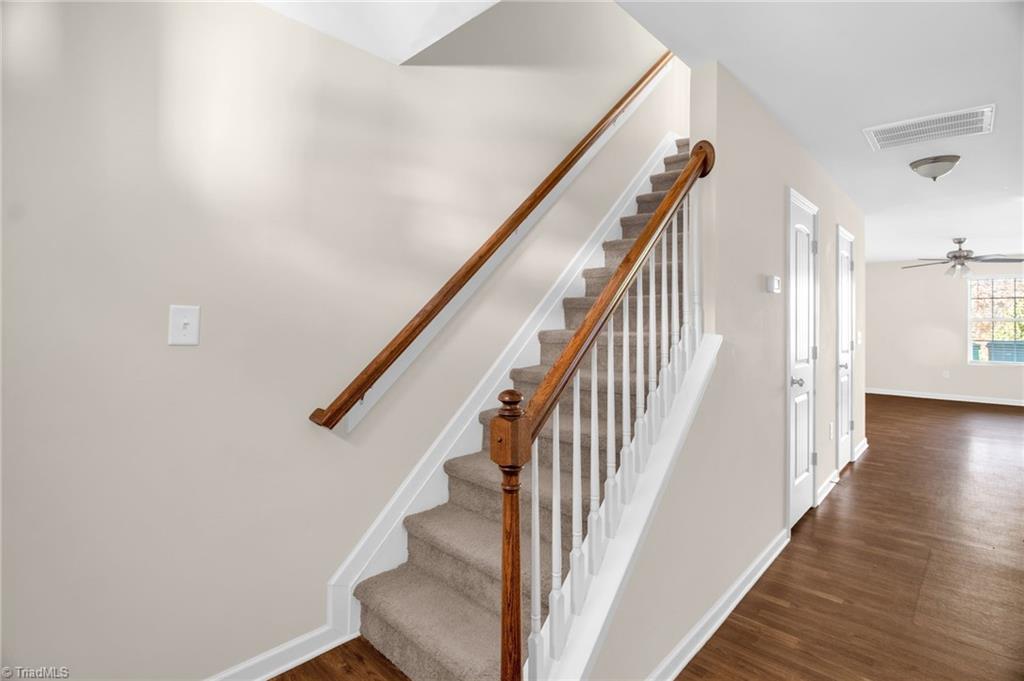 3859 Copperfield Court High Point, NC 27282 - Photo 4 of 27