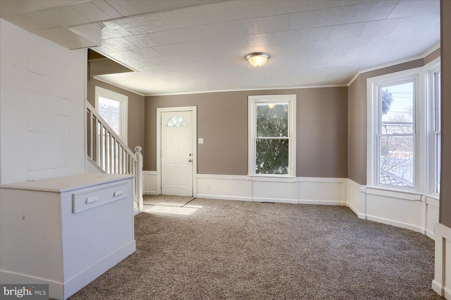 801 North Mountain Road Harrisburg, PA 17112 - Photo 12 of 32 an empty room with windows