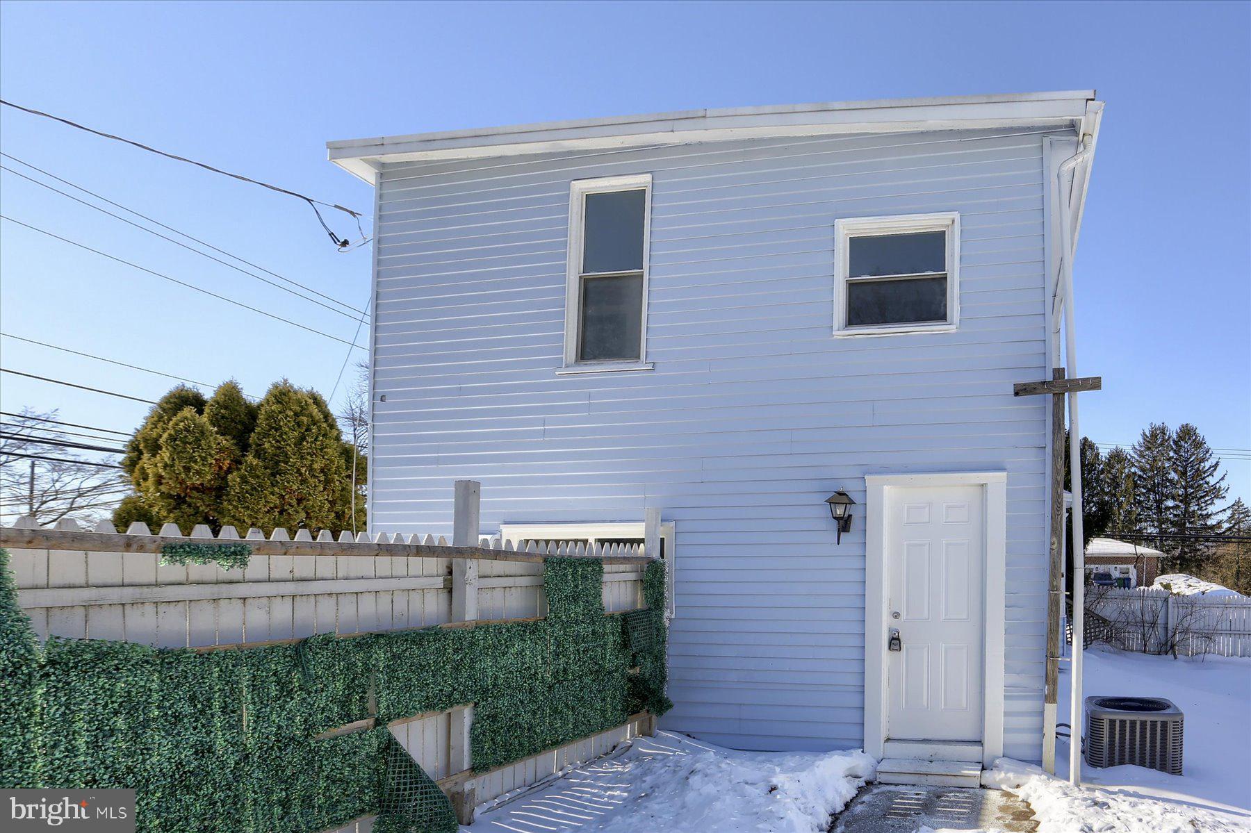 801 North Mountain Road Harrisburg, PA 17112 - Photo 4 of 32 a view of front door