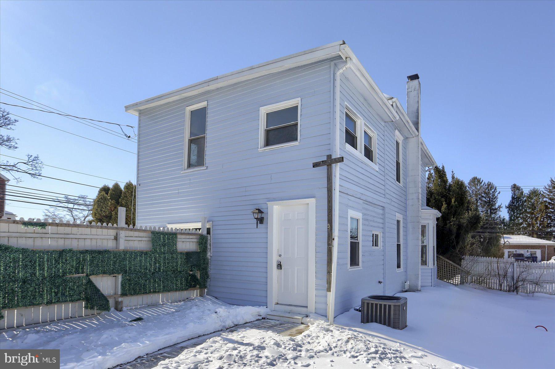 801 North Mountain Road Harrisburg, PA 17112 - Photo 5 of 32 a front view of a house with garden