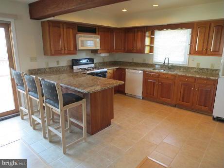6711 Queens Road Alexandria, VA 22306 - Photo 8 of 26 Kitchen