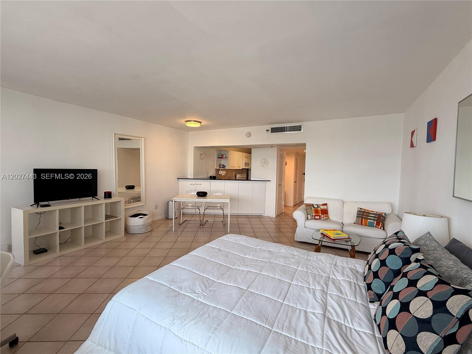 100 Lincoln Road, Unit 1427 Miami Beach, FL 33139 - Photo 4 of 26