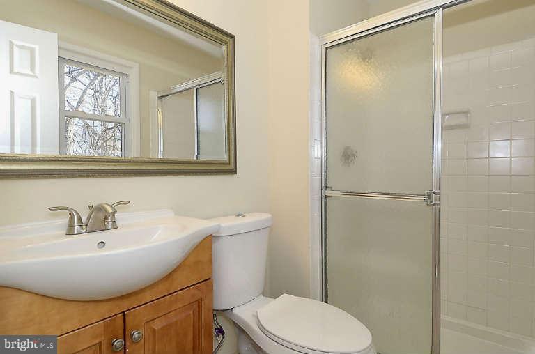 13536 Delaney Road Woodbridge, VA 22193 - Photo 11 of 25 Bath (Master)