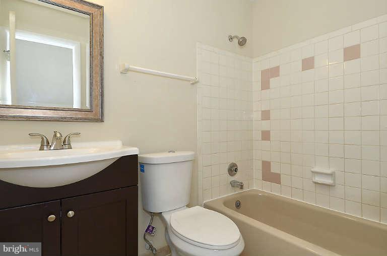 13536 Delaney Road Woodbridge, VA 22193 - Photo 12 of 25 Bath
