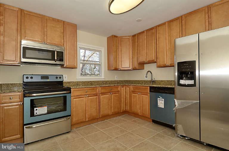13536 Delaney Road Woodbridge, VA 22193 - Photo 8 of 25 Kitchen
