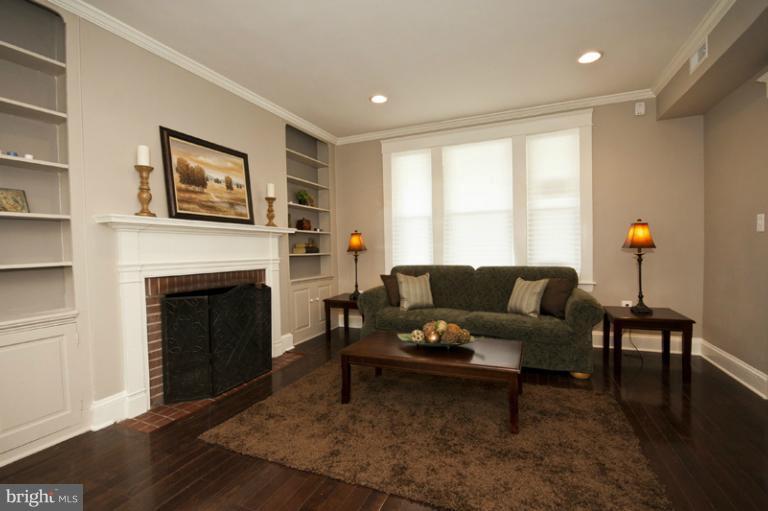 4400 Chatham Road Baltimore, MD 21207 - Photo 22 of 30 Living Room