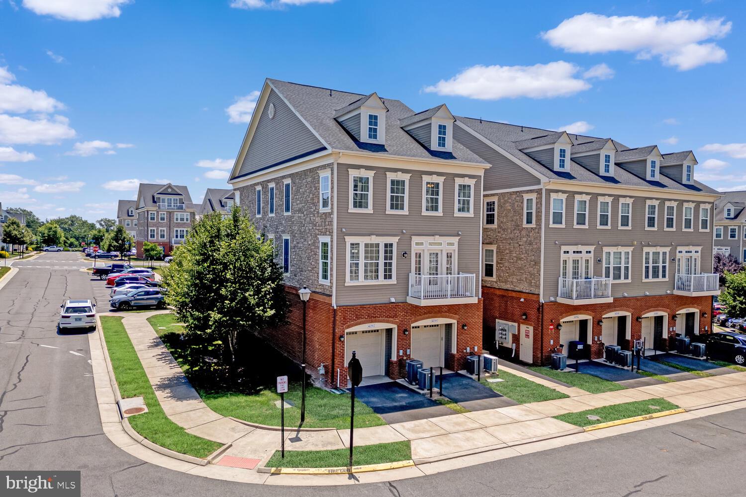 42550 Sunset Ridge Square Ashburn, VA 20148 - Photo 1 of 36 a front view of a house with garden