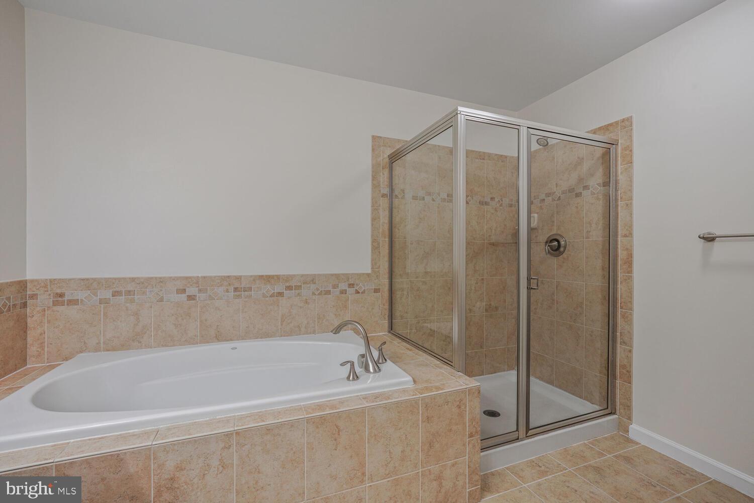 42550 Sunset Ridge Square Ashburn, VA 20148 - Photo 23 of 36 a bathroom with a bathtub and shower