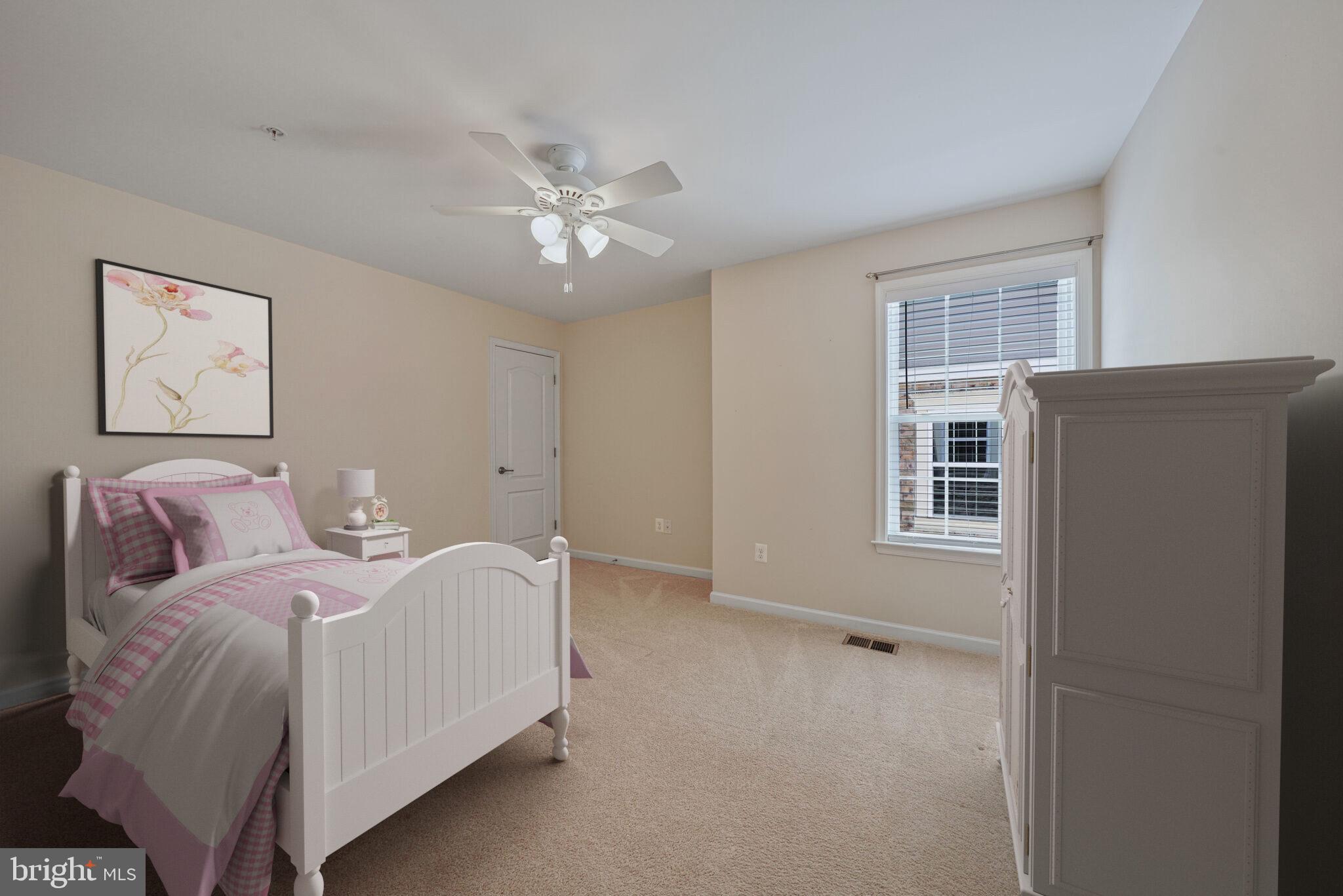42550 Sunset Ridge Square Ashburn, VA 20148 - Photo 26 of 36 a living room with furniture and a ceiling fan
