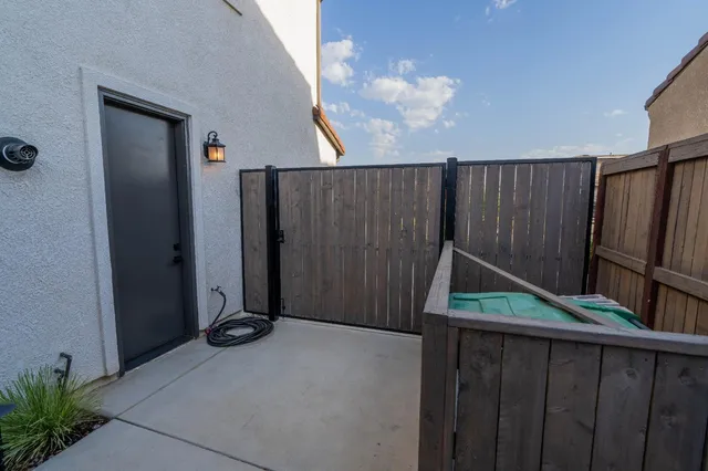 $549,950 | 748 Ridgebank Avenue, Madera, CA 93636