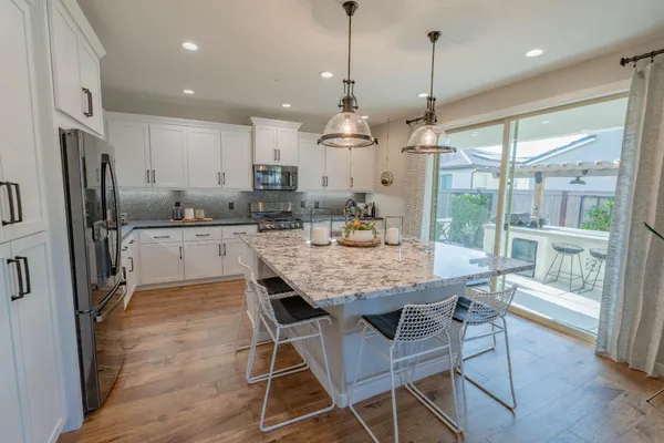 $549,950 | 748 Ridgebank Avenue, Madera, CA 93636