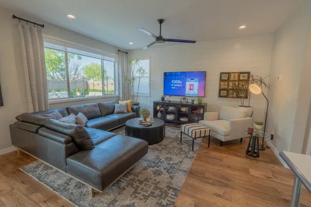 $549,950 | 748 Ridgebank Avenue, Madera, CA 93636