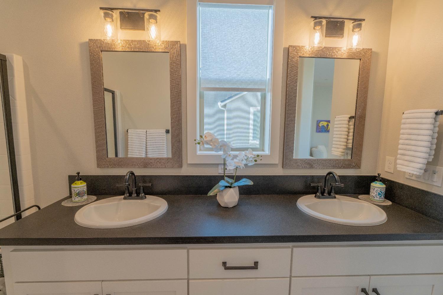 748 Ridgebank Avenue Madera, CA 93636 - Photo 40 of 82