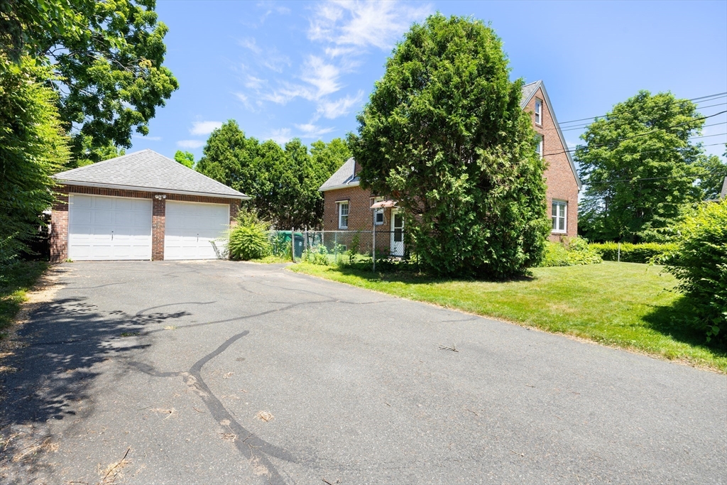 216 Springfield Street Chicopee, MA 01013 - Photo 23 of 26