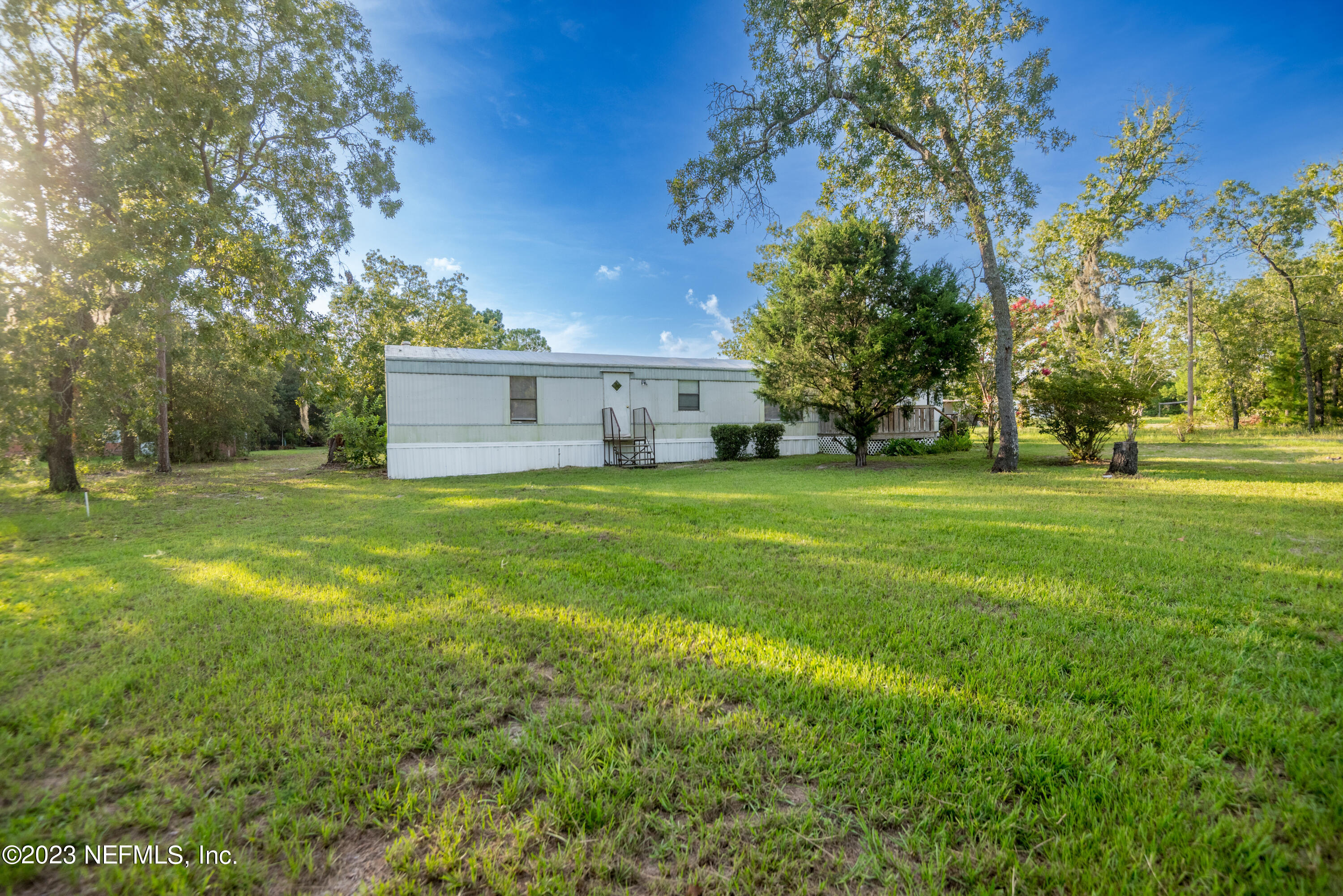 7230 Oakhill Road Keystone Heights, FL 32656 - Photo 1 of 38 a view of a house with a big yard