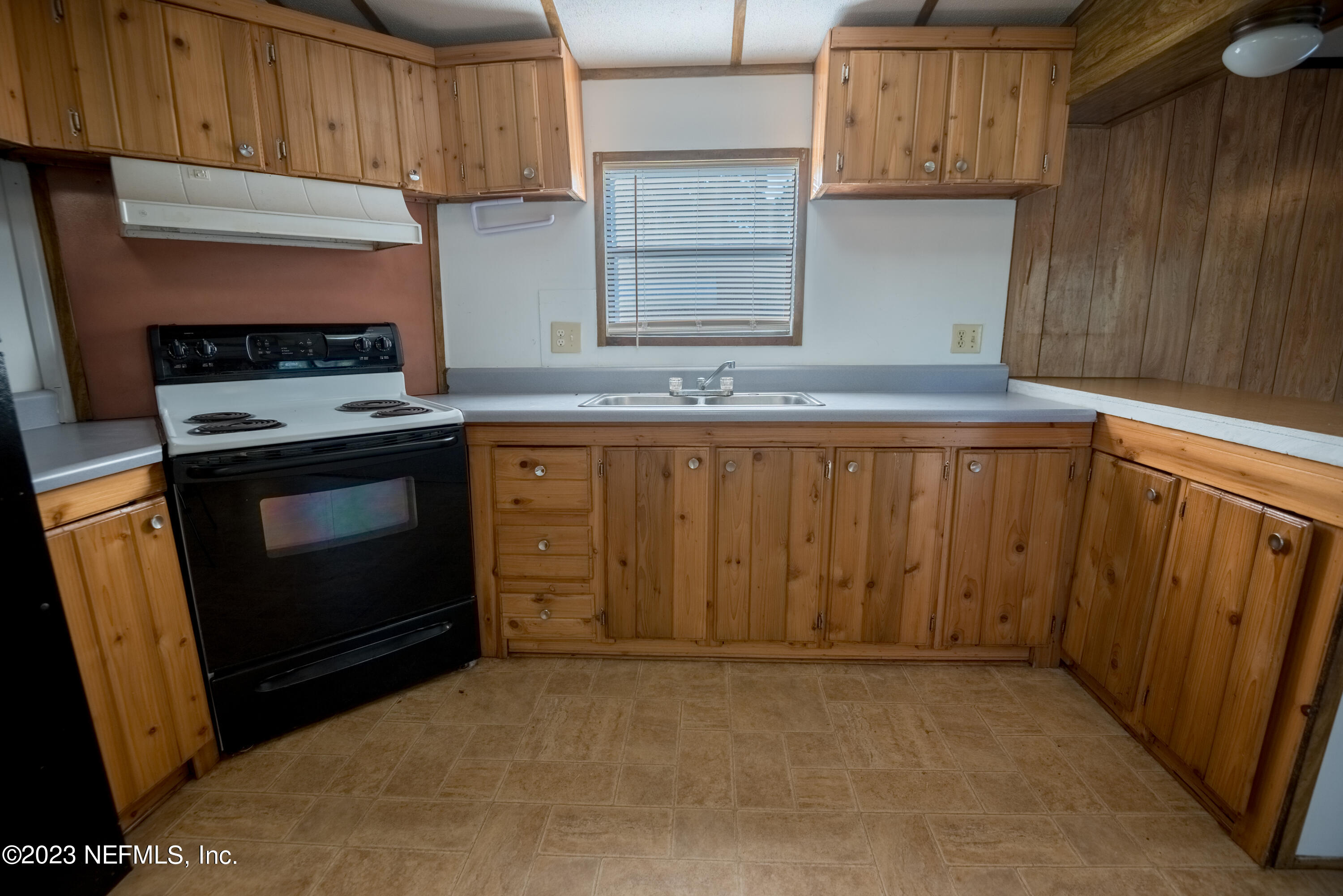 7230 Oakhill Road Keystone Heights, FL 32656 - Photo 11 of 38 a kitchen with stainless steel appliances granite countertop a stove a refrigerator and a sink
