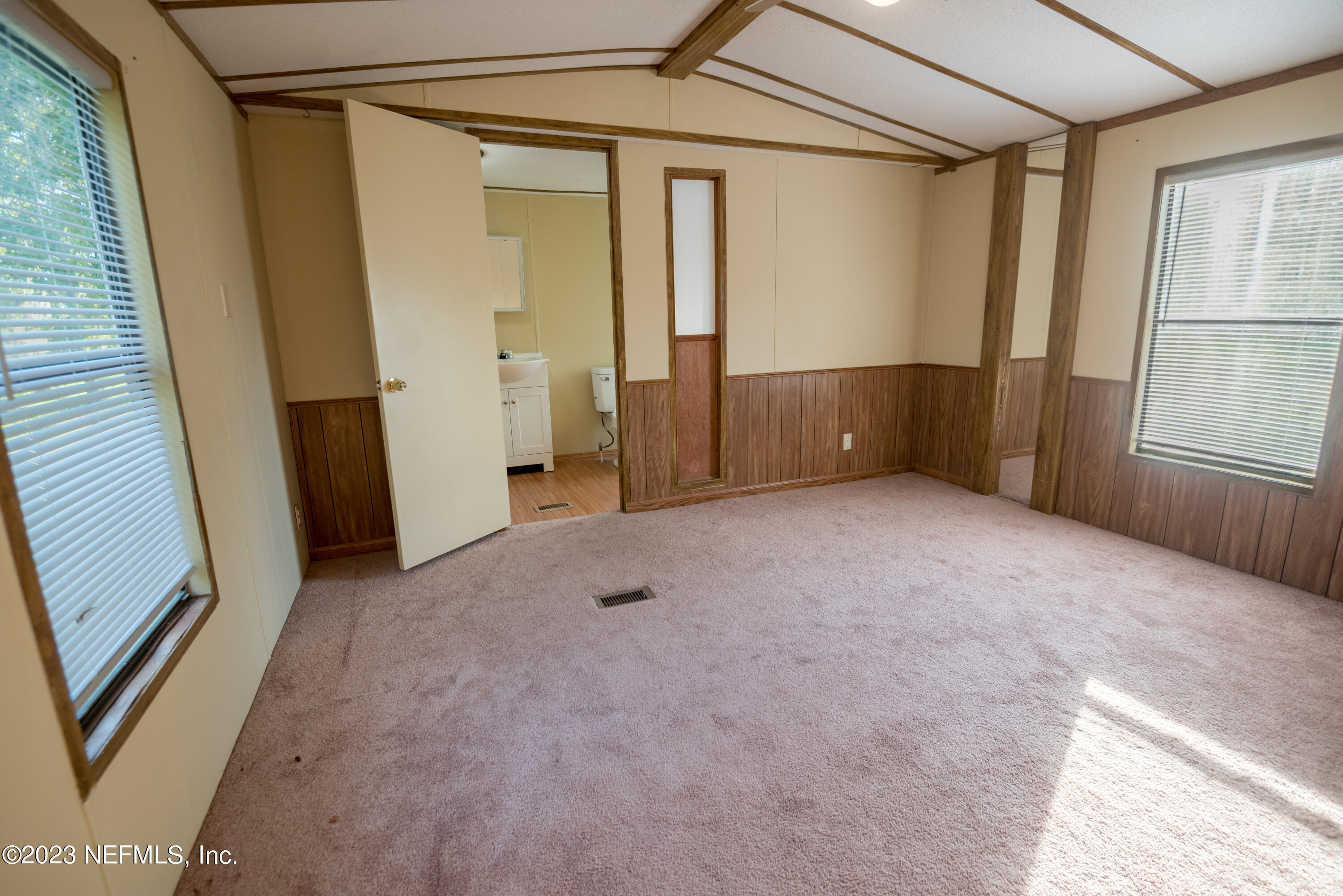 7230 Oakhill Road Keystone Heights, FL 32656 - Photo 14 of 38 a view of an empty room with a window