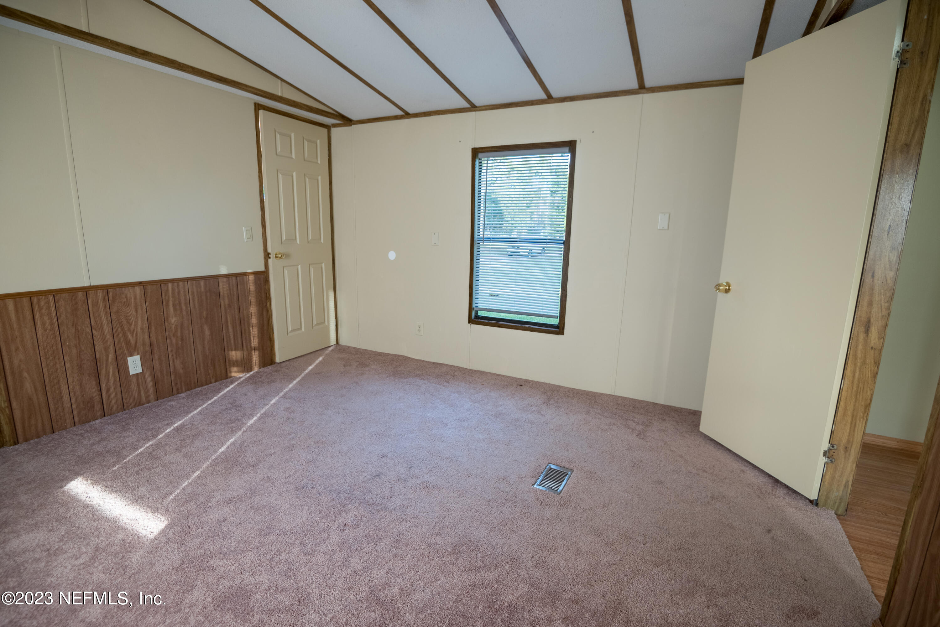 7230 Oakhill Road Keystone Heights, FL 32656 - Photo 18 of 38 a view of an empty room with a window