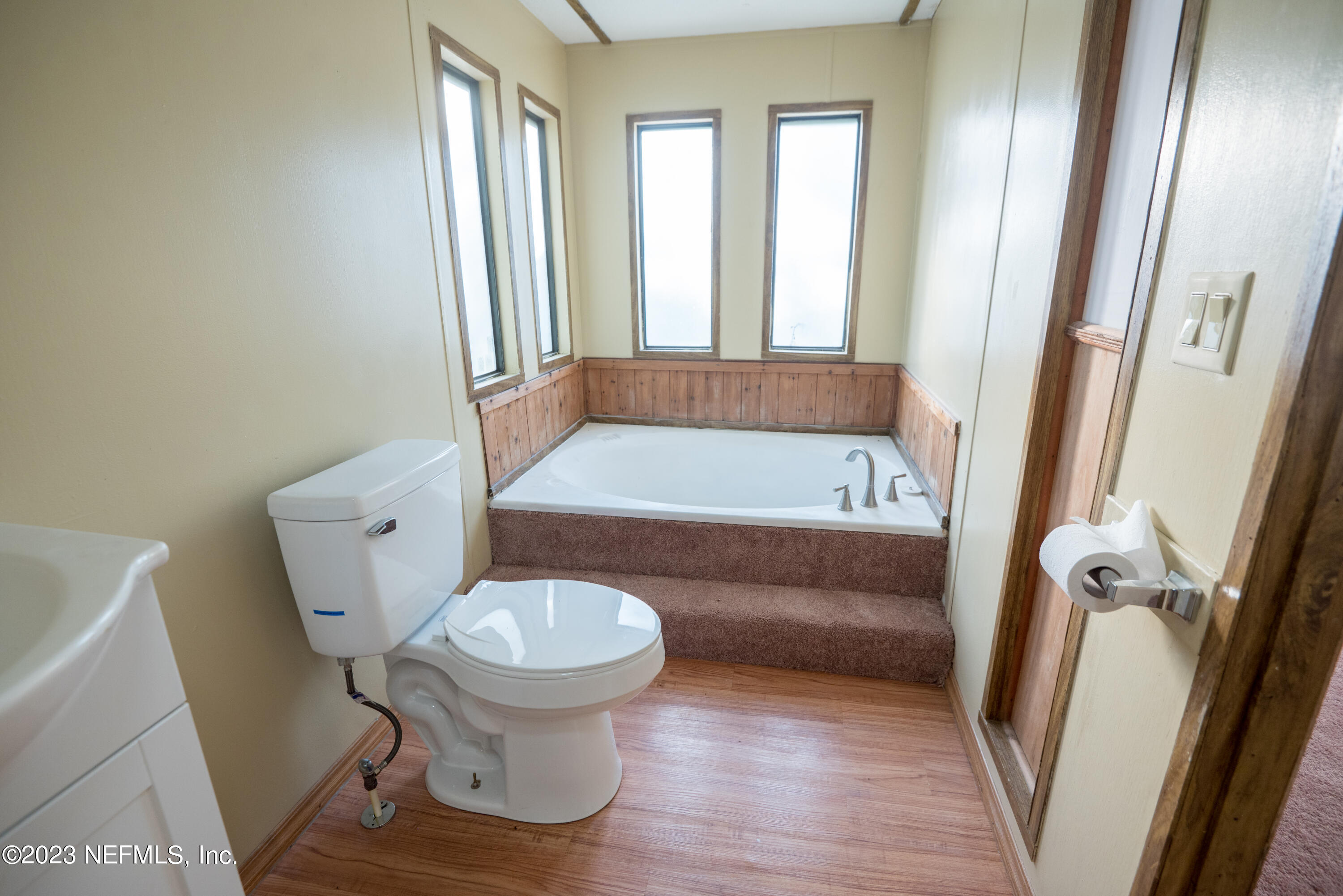 7230 Oakhill Road Keystone Heights, FL 32656 - Photo 20 of 38 a bathroom with a sink and a mirror