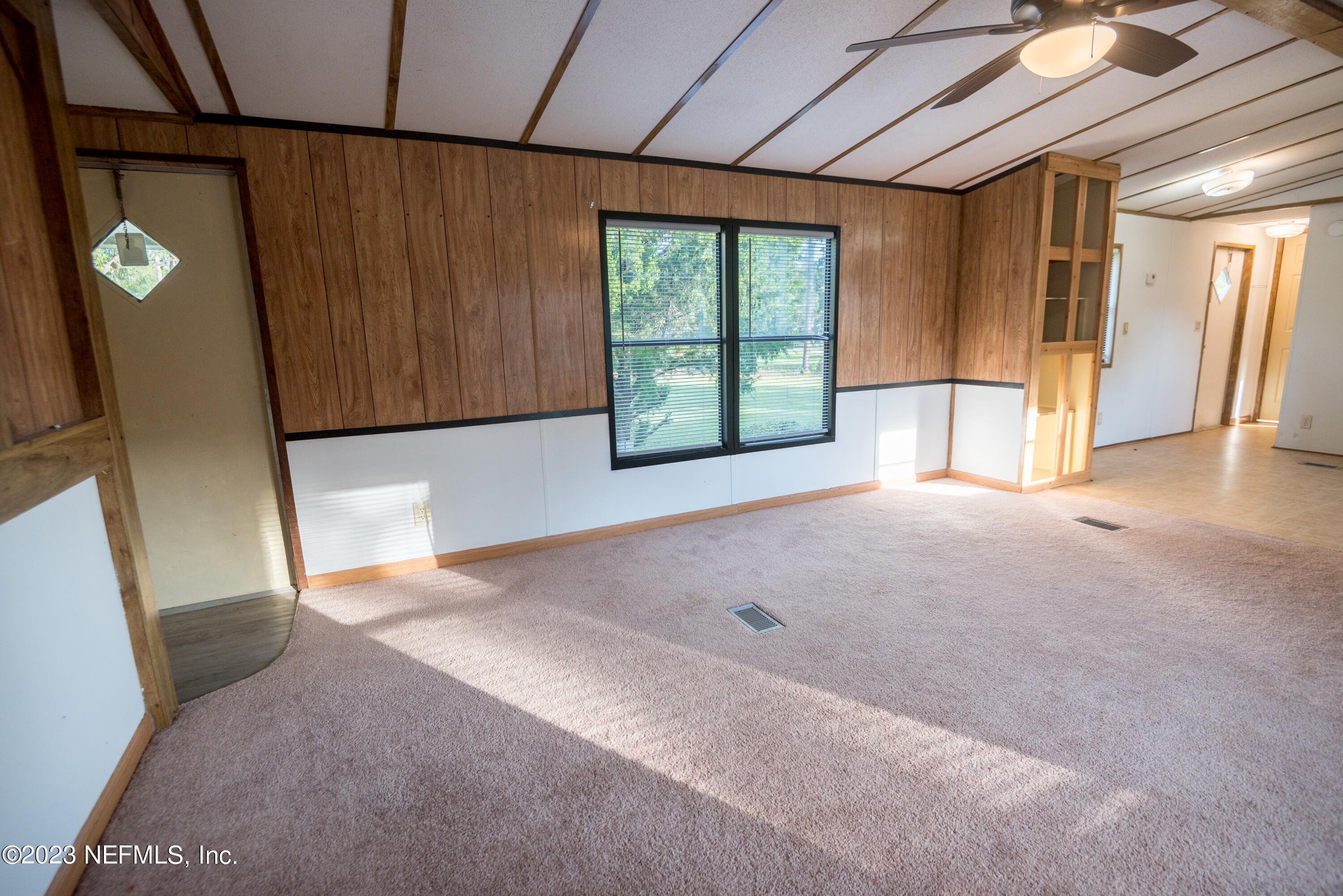 7230 Oakhill Road Keystone Heights, FL 32656 - Photo 6 of 38 a view of an empty room with a window