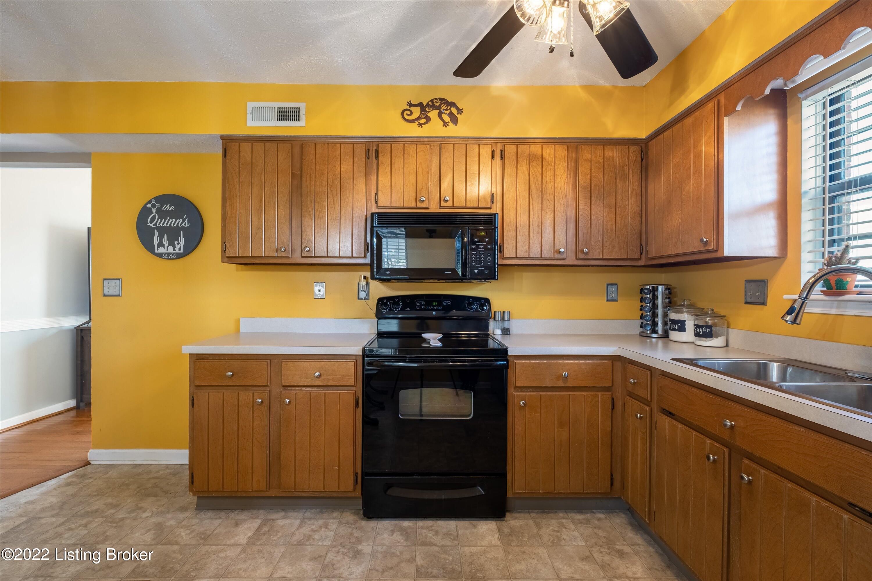 6005 Hurstview Road Louisville, KY 40291 - Photo 8 of 25 08-1XT9982