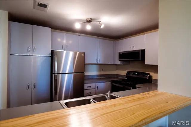 $110,000 | 5316 Pershing Avenue, Unit 406, St. Louis, MO 63112