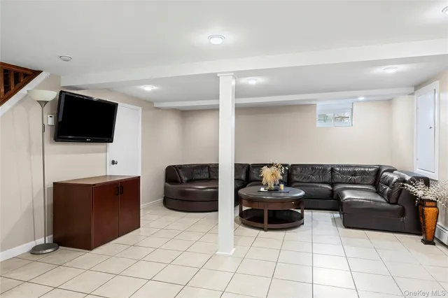 $799,000 | 24 Ferndale Drive, Hicksville, NY 11801