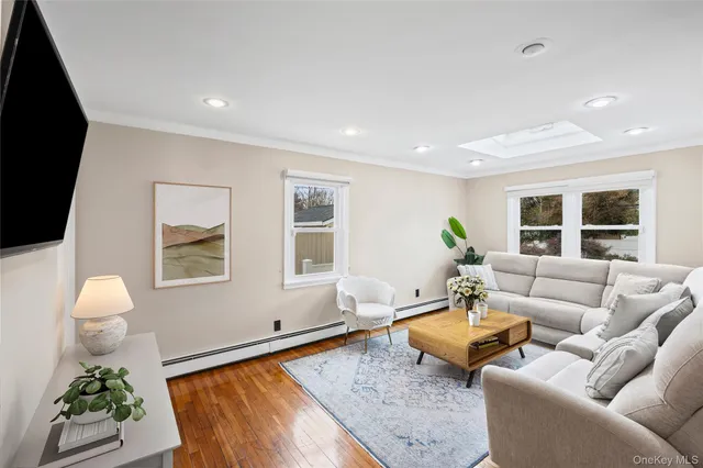 $799,000 | 24 Ferndale Drive, Hicksville, NY 11801