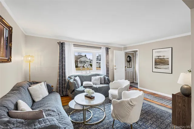 $799,000 | 24 Ferndale Drive, Hicksville, NY 11801