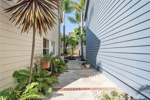 $1,095,000 | 6105 Avenida De Castillo, Long Beach, CA 90803