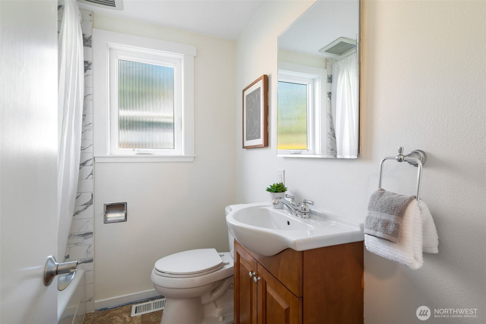 1557 Northeast 171st Street Shoreline, WA 98155 - Photo 17 of 27
