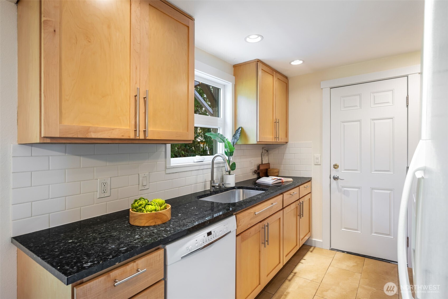 1557 Northeast 171st Street Shoreline, WA 98155 - Photo 10 of 27