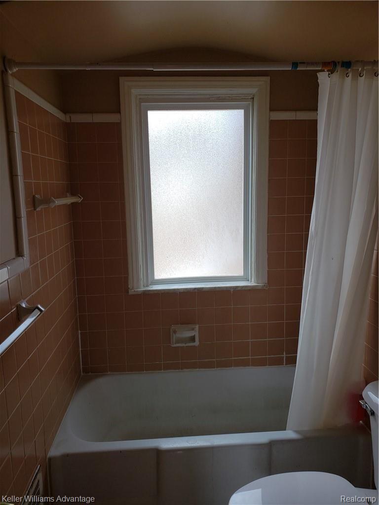 18660 Sunderland Road Detroit, MI 48219 - Photo 19 of 25 20190405_160236.jpg