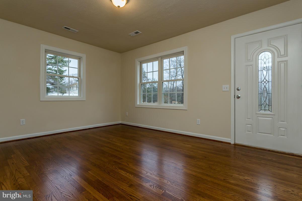 13424 Rixeyville Road Culpeper, VA 22701 - Photo 4 of 30 Living Room