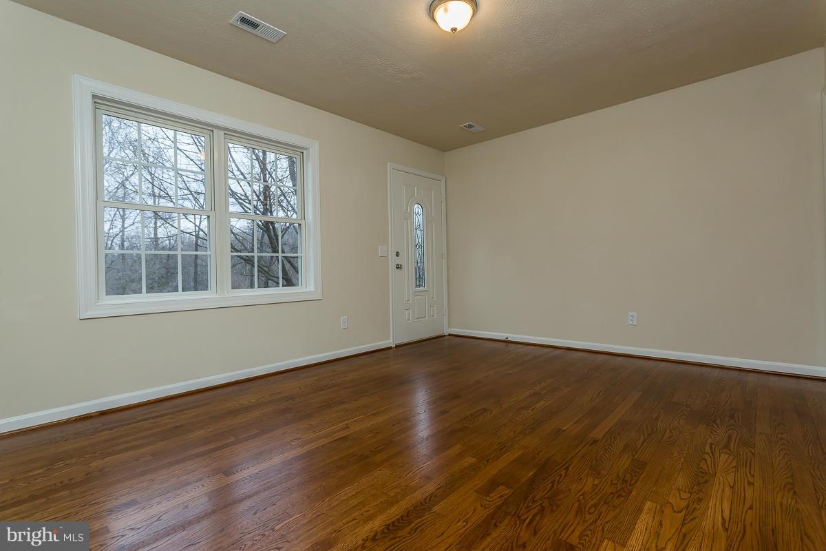 13424 Rixeyville Road Culpeper, VA 22701 - Photo 5 of 30 Living Room