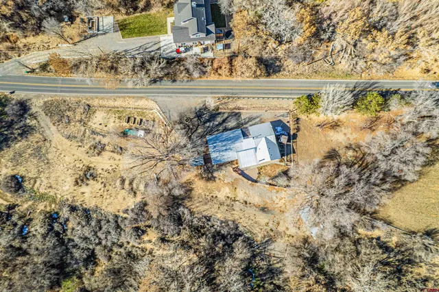 a view of a livingroom with furniture