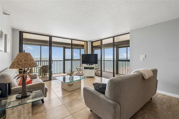 $4,000 | 15400 Gulf Boulevard, Unit 402, Madeira Beach, FL 33708