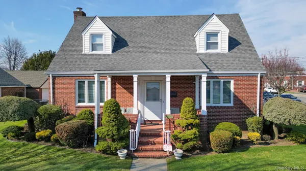 $799,999 | 1102 Phoebe Street, Franklin Square, NY 11010