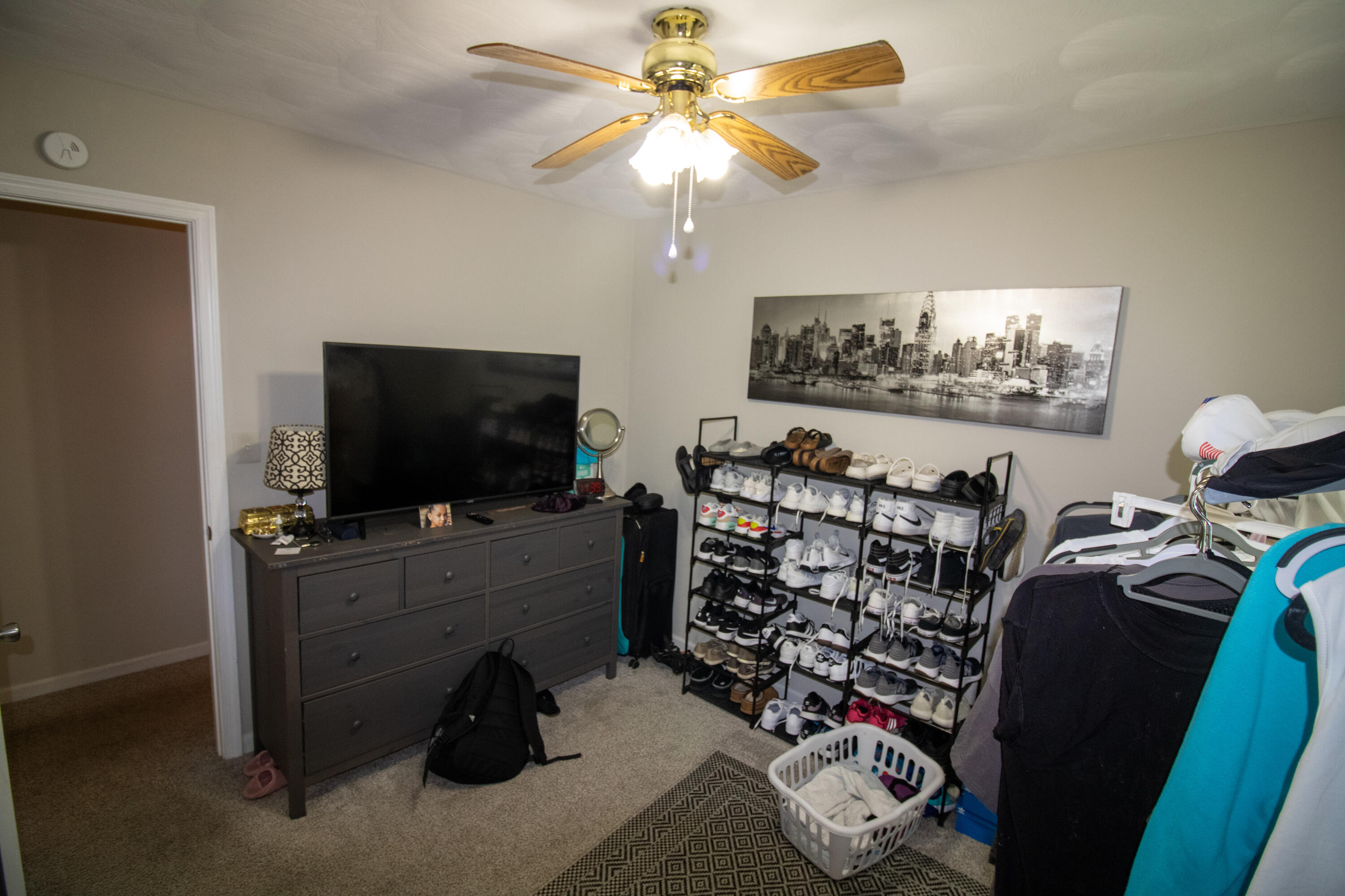 1858 Kiska Road Salem, VA 24153 - Photo 9 of 21 a room with furniture and a flat screen tv