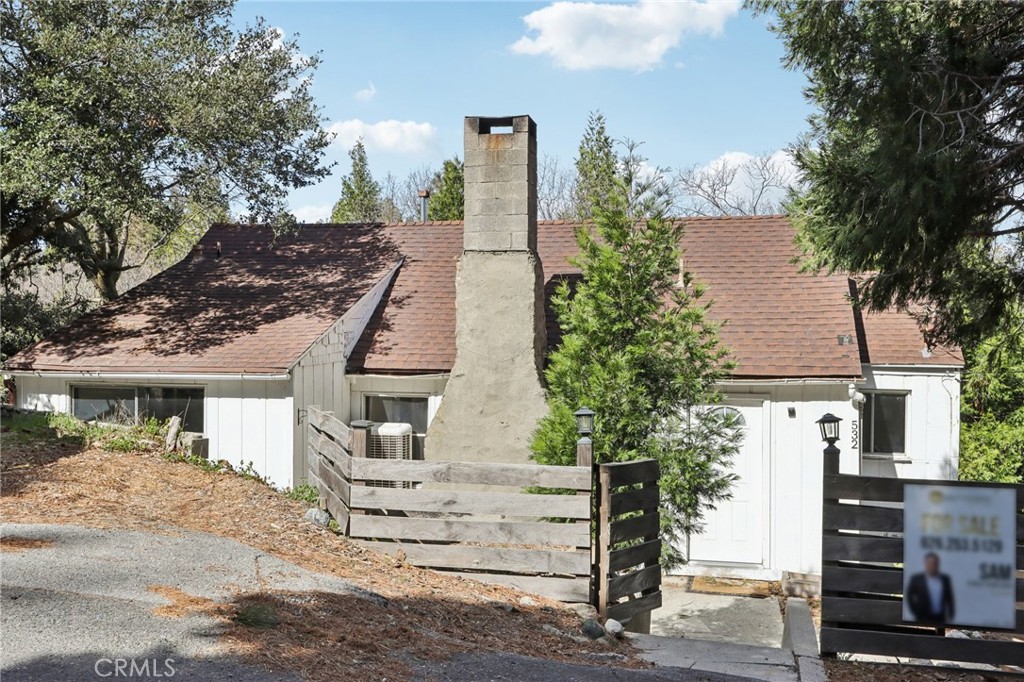 532 Sunset Lane Crestline, CA 92325 - Photo 1 of 41 front view of a house with a tree