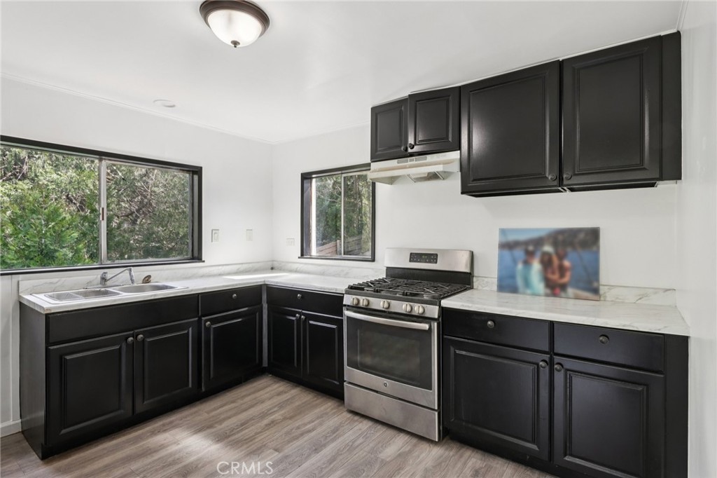 532 Sunset Lane Crestline, CA 92325 - Photo 12 of 41 a kitchen with stainless steel appliances a sink stove and microwave