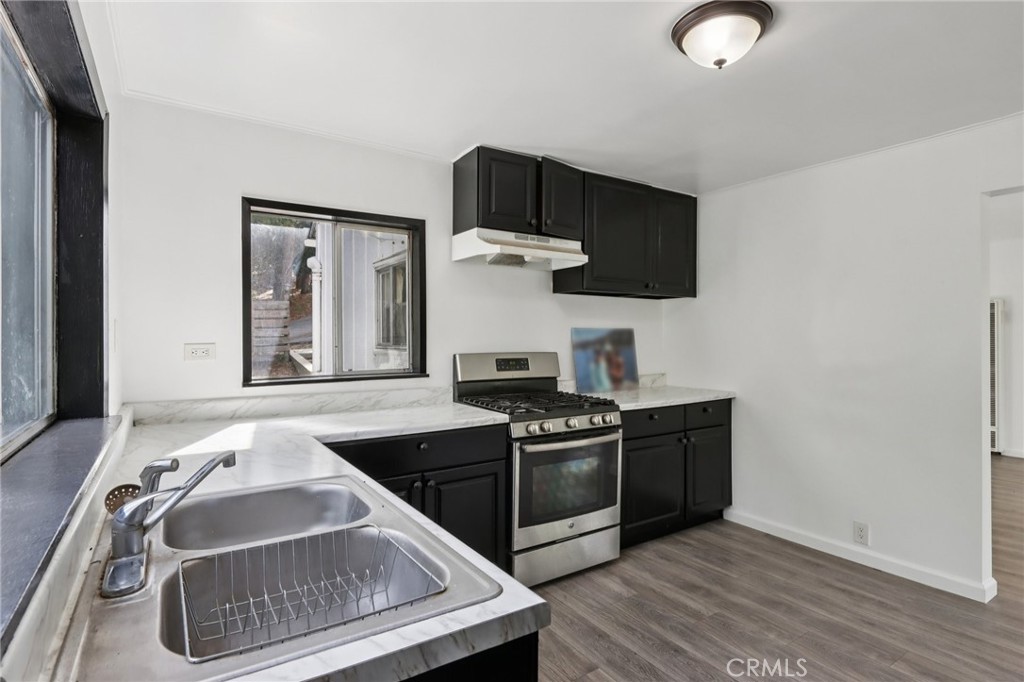 532 Sunset Lane Crestline, CA 92325 - Photo 13 of 41 a kitchen with stainless steel appliances granite countertop a stove and a sink