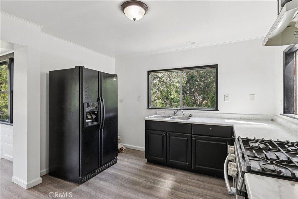 532 Sunset Lane Crestline, CA 92325 - Photo 14 of 41 a kitchen with stainless steel appliances granite countertop a refrigerator and a sink